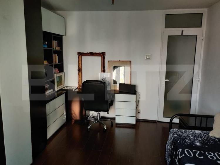 Apartament cu 4 camere semidecomandat, mobilat în Plopilor