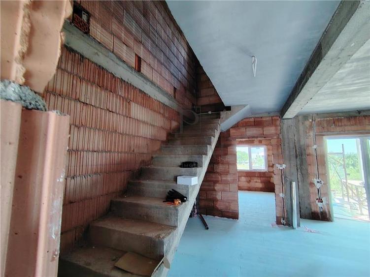Duplex cu 4 camere cu Canalizare în Moșnița Veche
