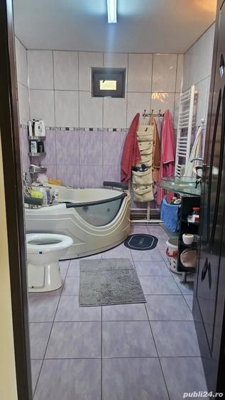 Casă cu 4 camere în Pietroasele