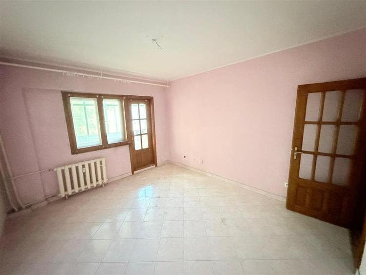 Apartament cu 3 camere decomandat în Brăilei