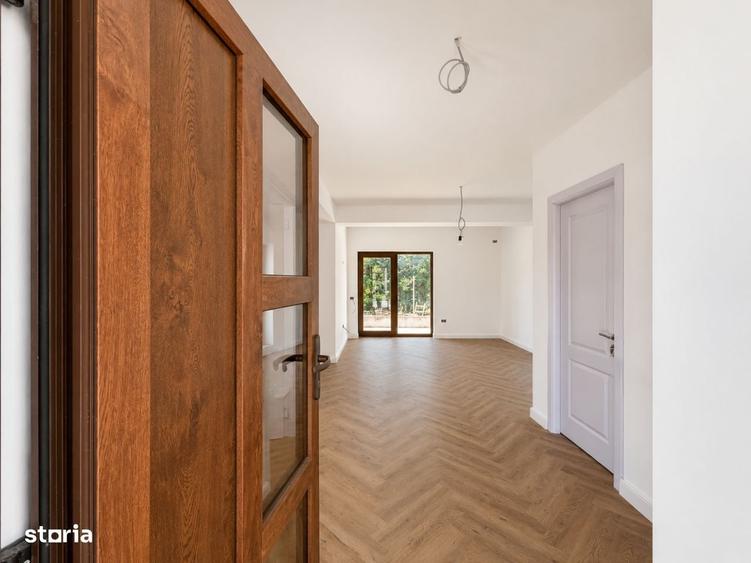 Casă cu 4 camere în Lumina
