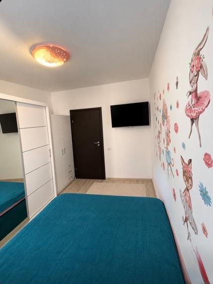 Apartament cu 3 camere decomandat, mobilat în Roșu