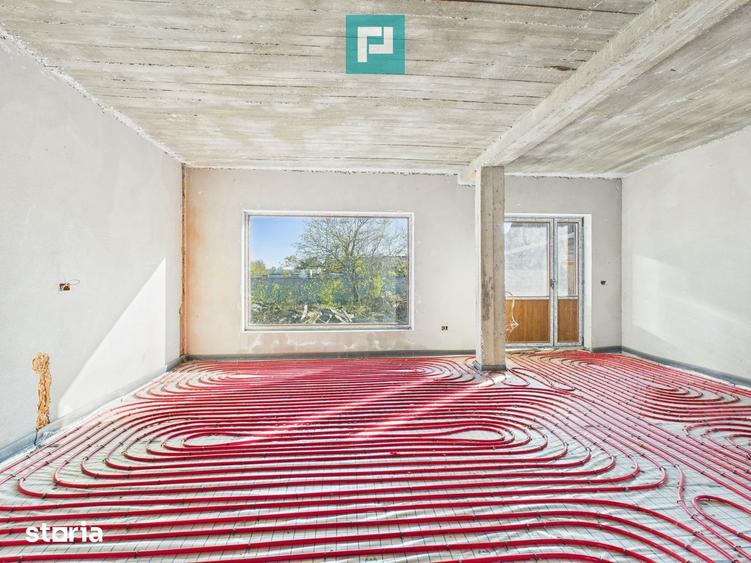Casă cu 6 camere cu Teren 1800 Mp în Central