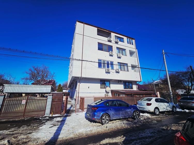 Apartament cu 3 camere semidecomandat, mobilat în Bucureștii Noi