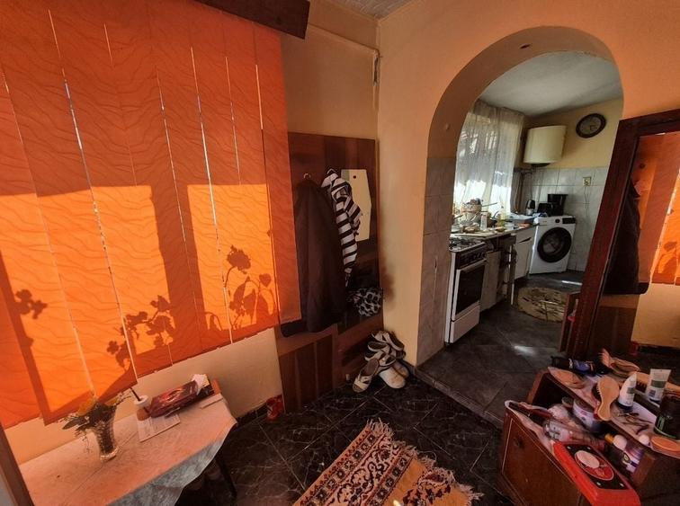 Casă individuală cu 2 camere cu Canalizare în Central