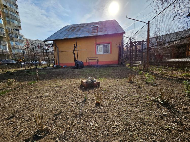 Casă individuală cu 6 camere cu Canalizare în Brâncoveanu