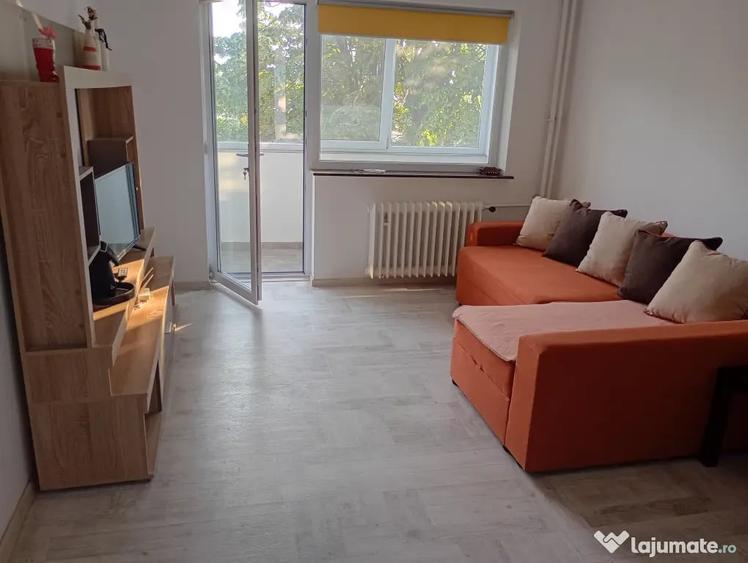 Garsonieră decomandată, mobilată în Universitate
