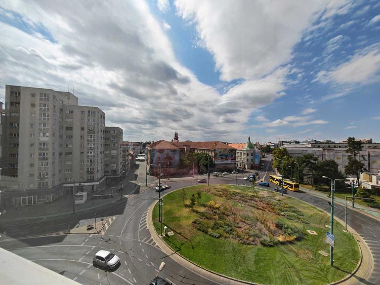 Apartament cu 3 camere decomandat în Ultracentral