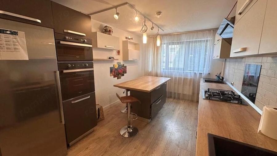 Casă cu 7 camere cu Teren 200 Mp în Ștrand