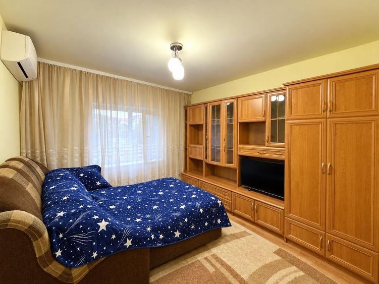Apartament cu 3 camere semidecomandat, mobilat în Kiriac