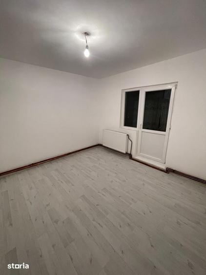 Apartament cu 3 camere în Tomești