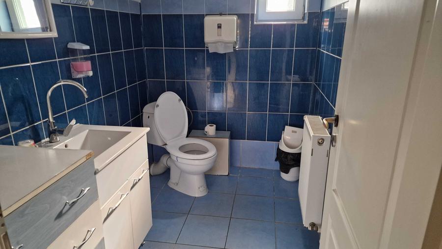 Spațiu comercial, în Petros