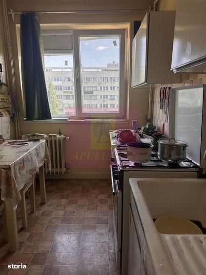 Apartament cu 3 camere semidecomandat în Militari
