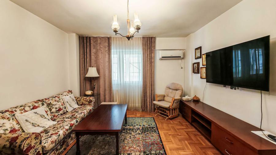 Apartament cu 3 camere decomandat în Baba Novac