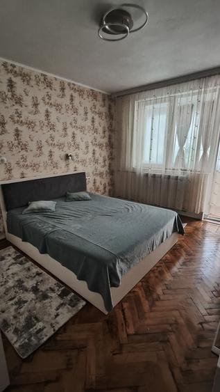 Apartament cu 3 camere decomandat în Exterior Vest