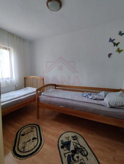 Casă individuală cu 6 camere cu Canalizare în Poiana Mărului