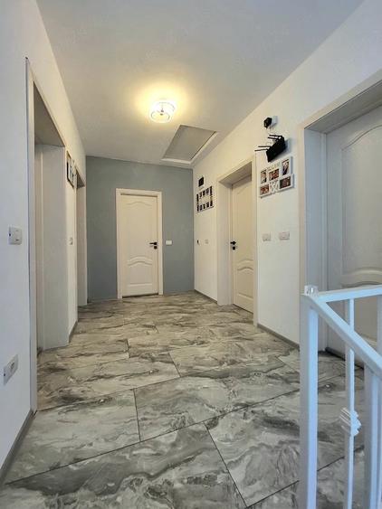 Casă cu Teren 430 Mp în Plopi