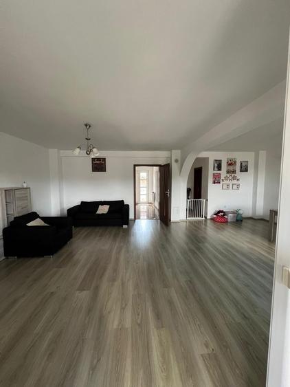 Casă individuală cu 4 camere cu Canalizare în Cetate