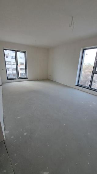 Apartament cu 3 camere decomandat în Jiului