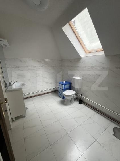 Casă individuală cu 5 camere cu Canalizare în Central