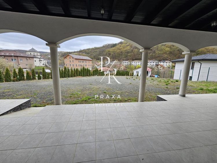 Spațiu comercial, de 565 mp, în Florești