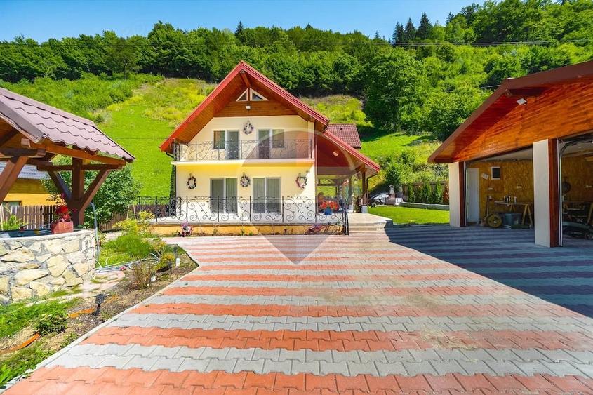 Casă cu Teren 853 Mp în Cheia