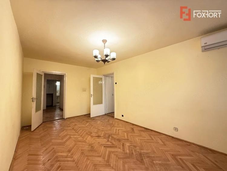 Apartament cu 3 camere semidecomandat în Circumvalațiunii