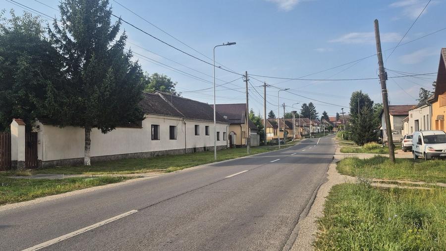 Casă cu 4 camere decomandat în Bod