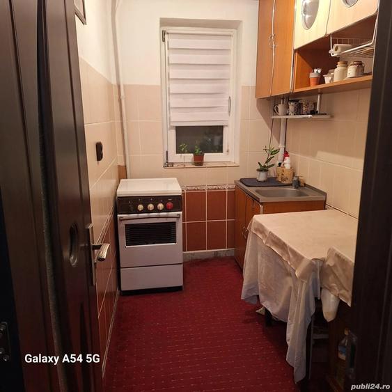Apartament cu 3 camere semidecomandat în Aluniș
