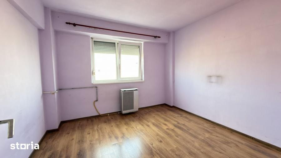 Apartament cu 4 camere semidecomandat în Central