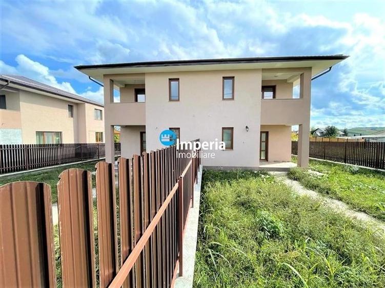 Duplex cu 5 camere cu Canalizare în Lunca Cetățuii