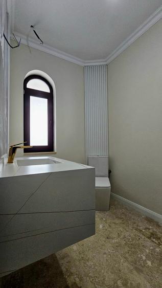 Casă individuală cu 4 camere cu Canalizare în Central