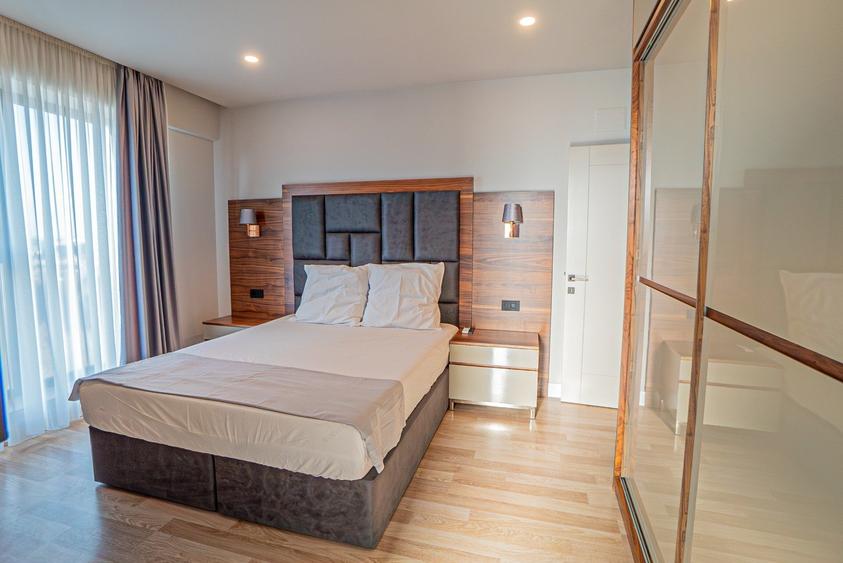 Apartament cu 3 camere decomandat în Universitate