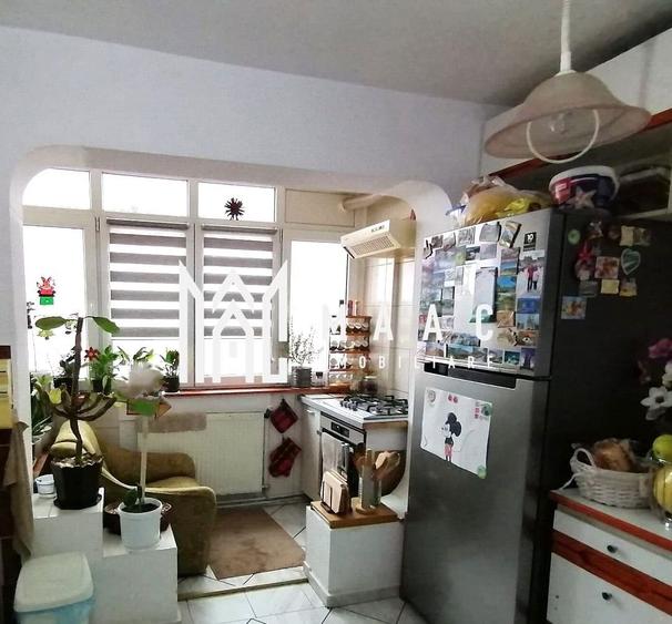 Apartament cu 3 camere decomandat, mobilat în Vasile Aaron