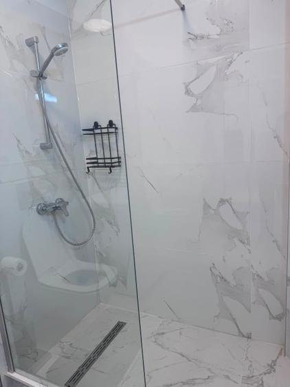 Apartament cu 2 camere semidecomandat, mobilat în Central