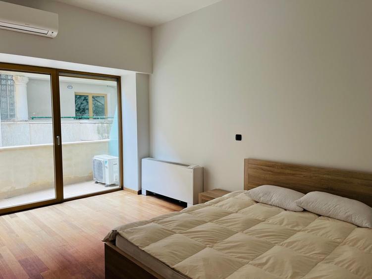 Apartament cu 5 camere decomandat în Primăverii