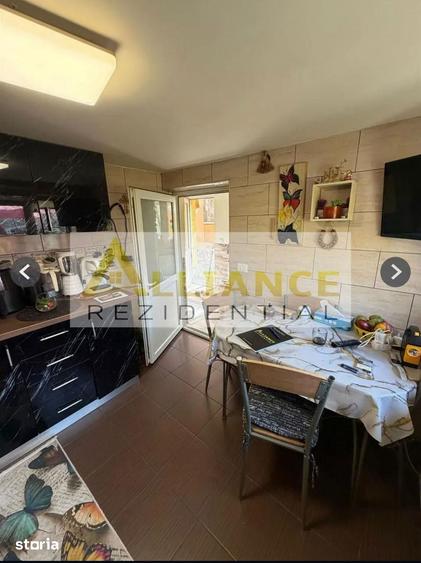 Casă cu 5 camere cu Teren 754 Mp în Glina