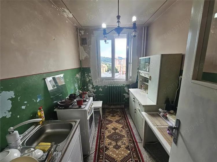 Apartament cu 2 camere semidecomandat în Micro I