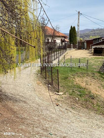 Teren de 2765 mp, în Albota