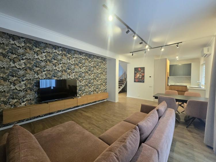 Duplex cu 5 camere cu Canalizare în Florești