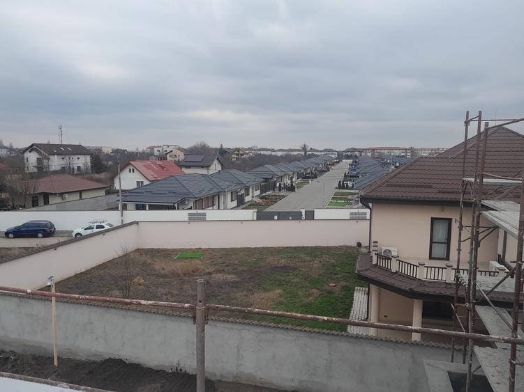 Duplex cu 4 camere cu Canalizare în Balotești