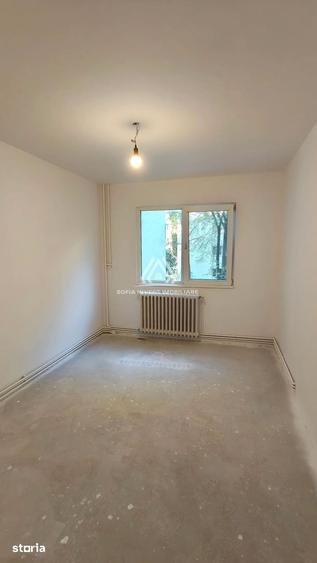 Apartament cu poten?ial excelent in Mana?tur, Aleea Peana - 7