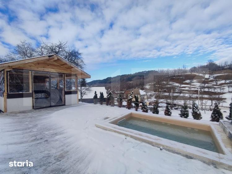 Casă cu 5 camere cu Teren 4000 Mp în Călățele