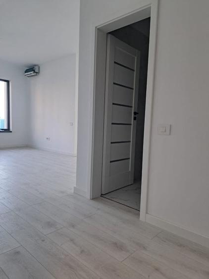 Apartament cu 3 camere nedecomandat în Aradului