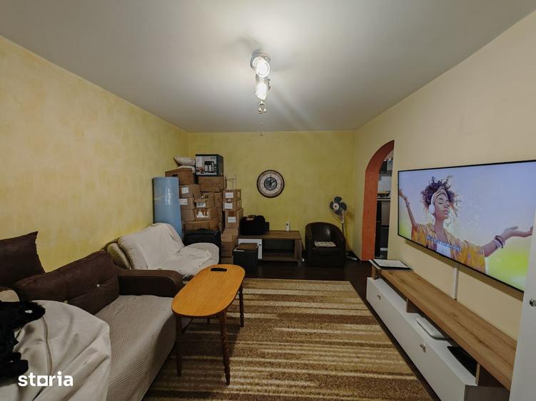 Apartament cu 3 camere decomandat în Cornișa