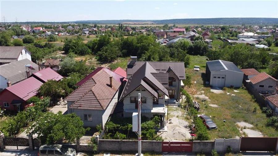 Teren Construcții intravilan de 1033 mp, în Cernele
