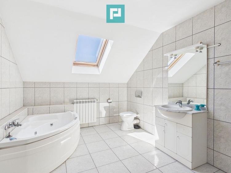 Casă individuală cu 13 camere cu Piscina în Sânmartin