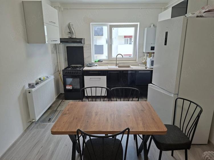 Apartament cu 2 camere semidecomandat în Berceni