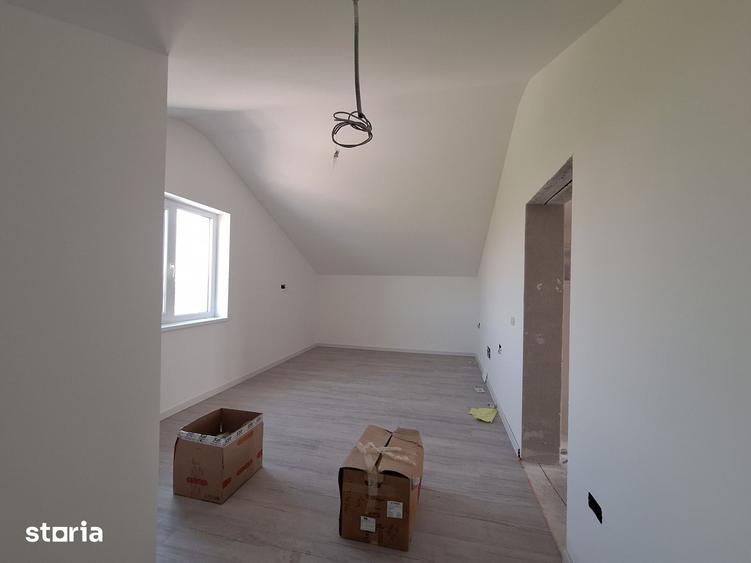 Casă cu 5 camere cu Teren 250 Mp în Ghiroda