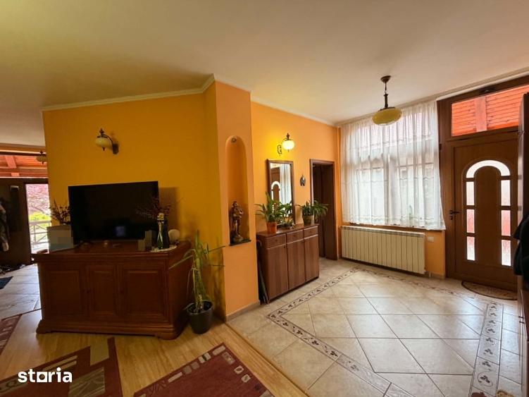 Casă cu 3 camere cu Teren 385 Mp în Central